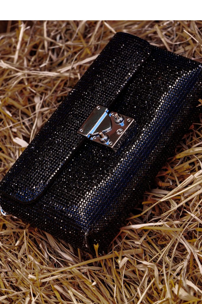classic black evening clutch for parties.stylo