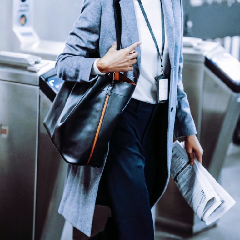 woman carrying a structured tote bag as her best handbag for office use